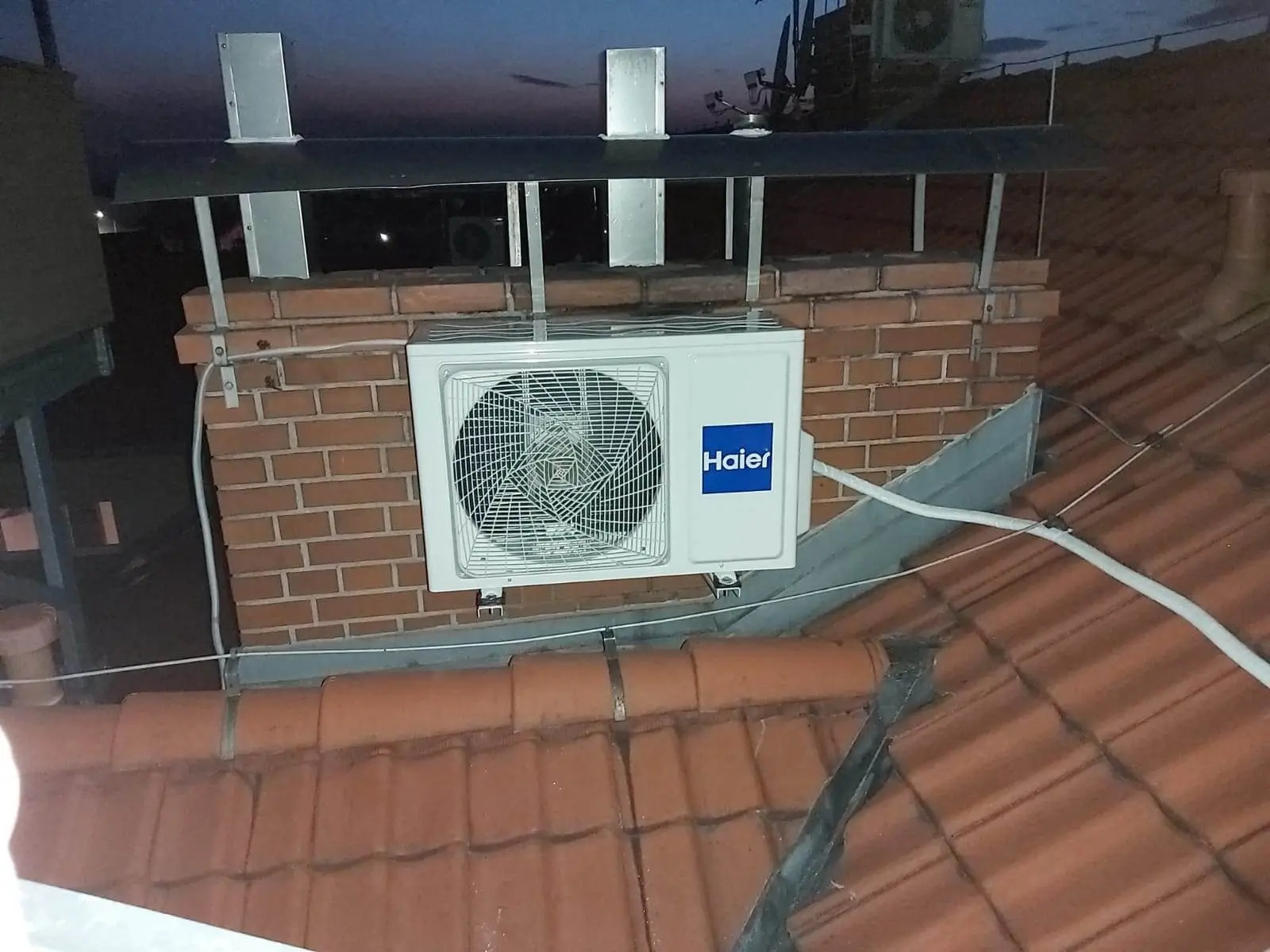 Klimatyzacja zamontowana na dachu